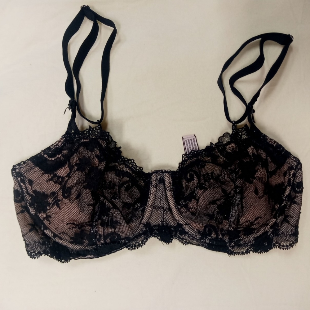 Victoria Secret 32DD Black Wired Bra